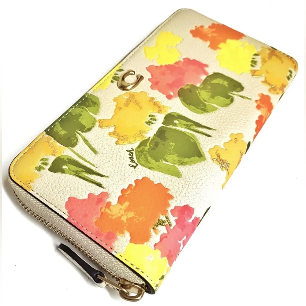 ❤️ Coach Accordion Zip Wallet  Chalk multi Floral Print Brass Pebble Leather❤️ - Picture 2 of 8